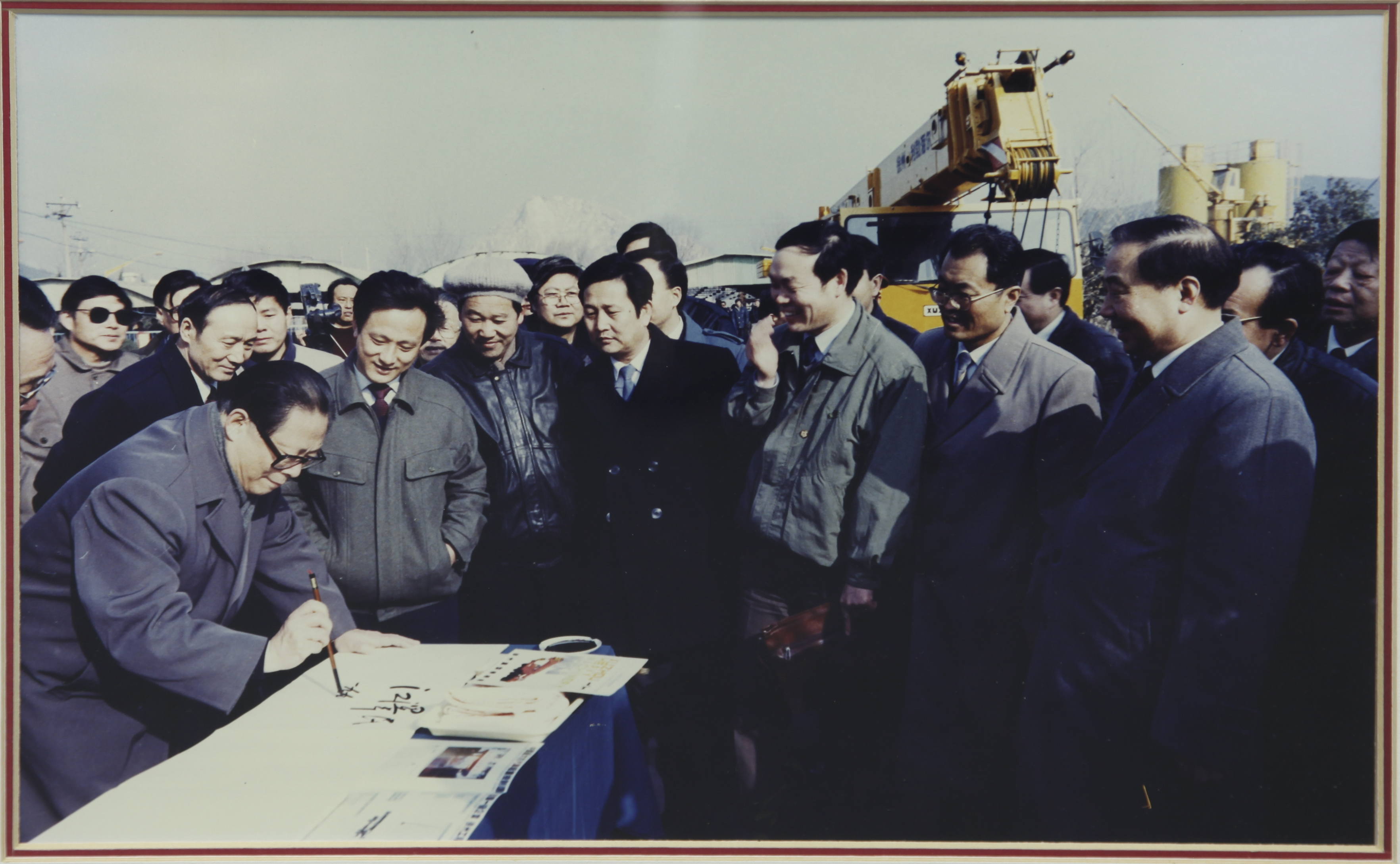 江泽民同道视察J9集团集团并题名勉励