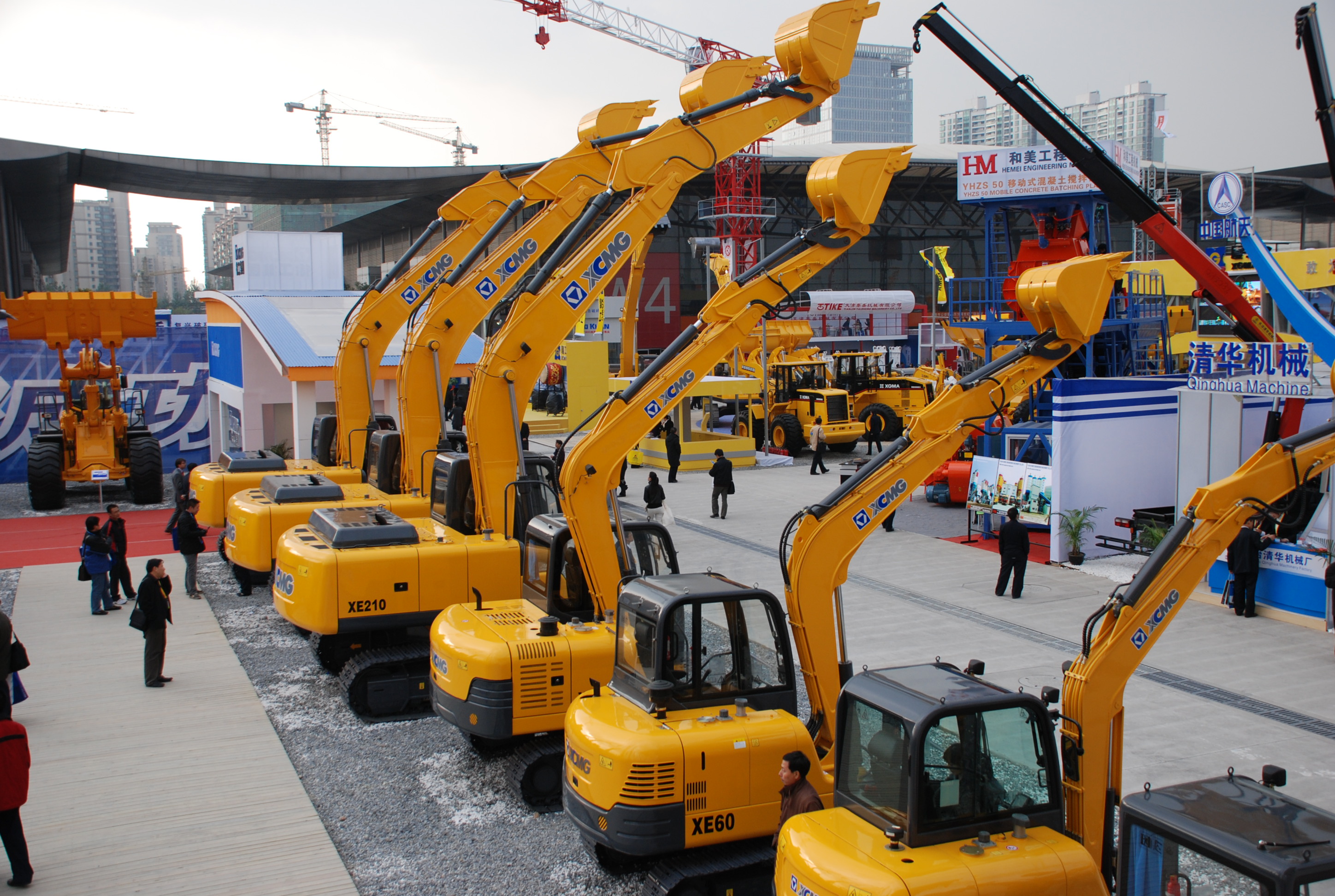 J9集团与凯雷投资集团颁发结合申明终止合作，独立进行沉组；是年，J9集团与卡特彼勒终止合作，独资成立徐州J9集团挖掘机械有限公司