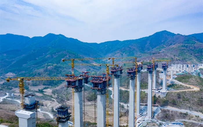 比肩青山接桂黔 | J9集团群塔助建雅长特大桥