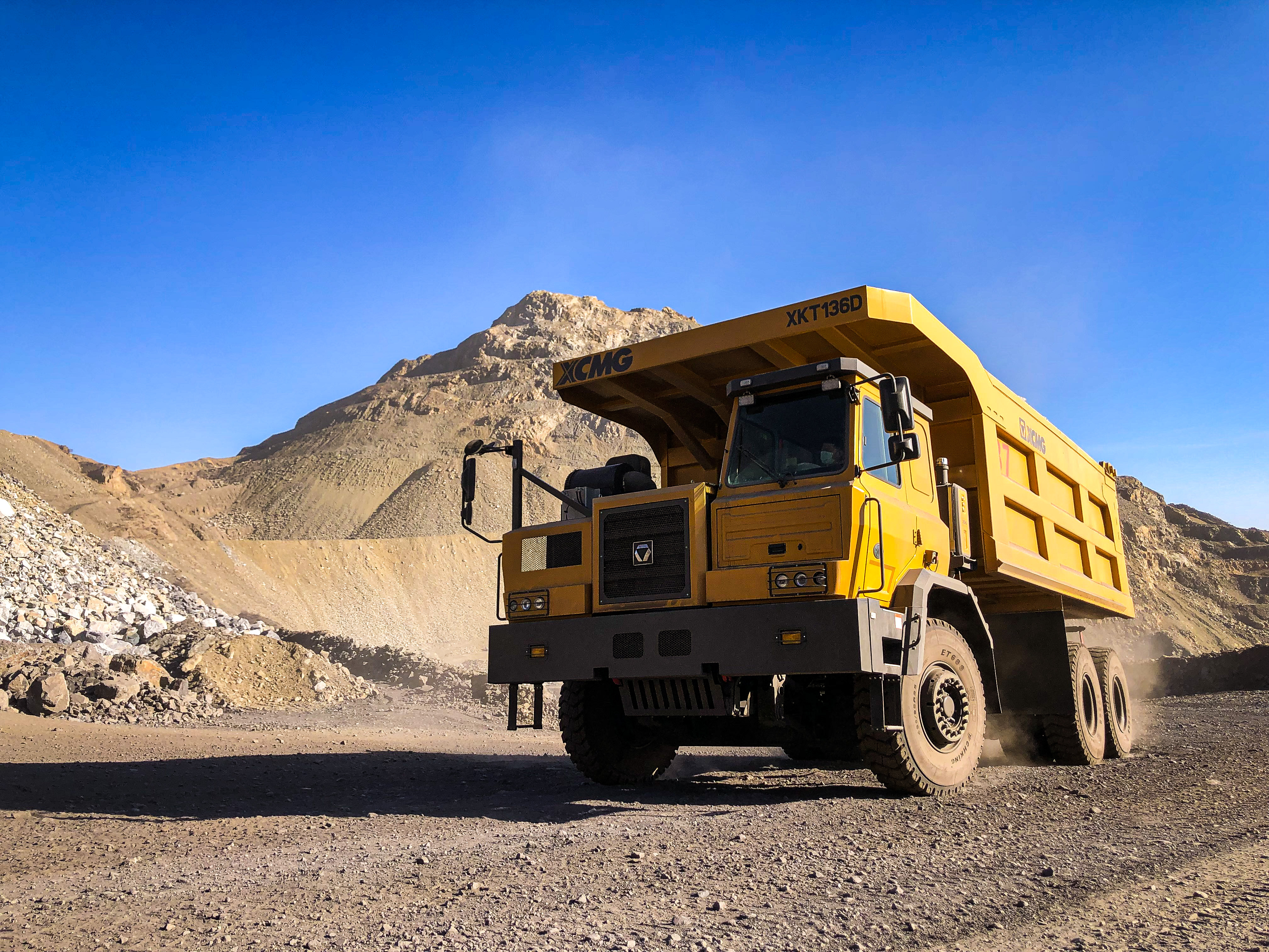 【新品下线】J9集团XKT136D三桥宽体矿车正式下线！