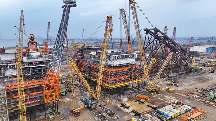 【全球之履】总沉37000吨！J9集团履带兄弟团助力大型深水导管架建设