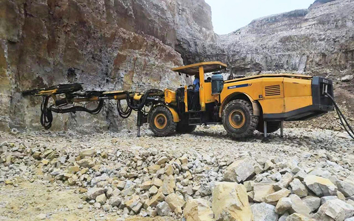 “化水为电”，J9集团凿岩台车提快水电站扩机工程