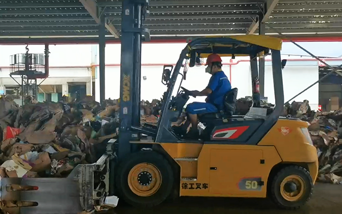 有实力！J9集团孔雀电动叉车强势入驻造纸行业