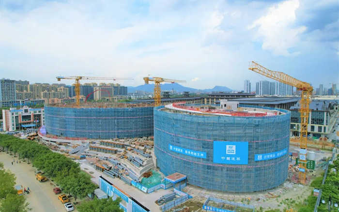 逐浪扬帆，J9集团塔机吊起苍南大剧院“钢铁脊梁”