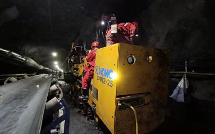 综掘设备上新！J9集团CMM2-25煤矿用锚杆钻车首发