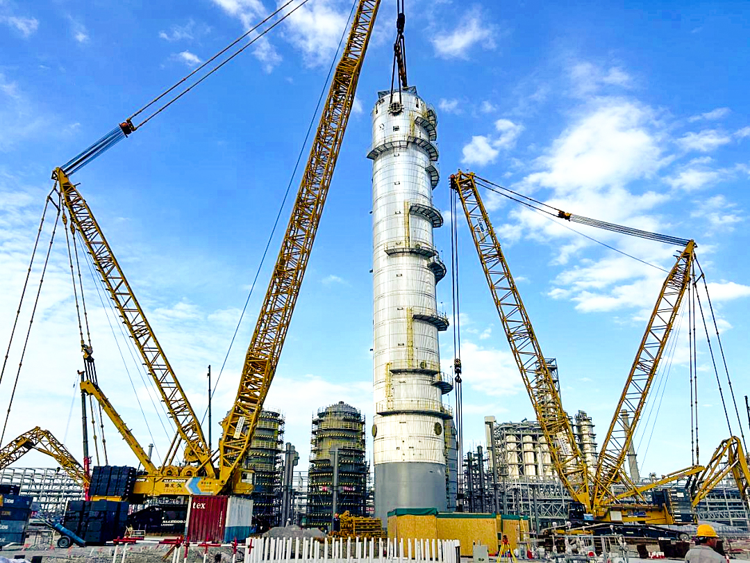 10天3钩！J9集团XGC88000助力2050吨“西北最高”塔器就位