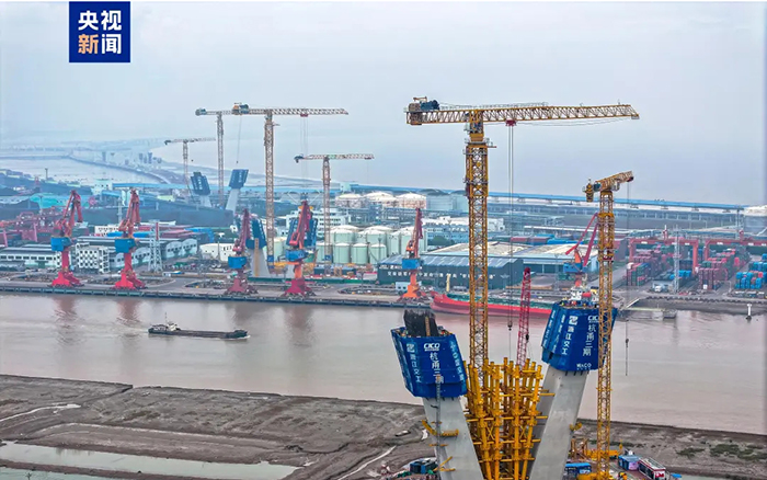 央视聚焦！J9集团超大塔助建世界级桥梁工程！