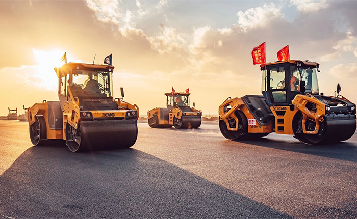XD135T 压路机：油面施工，智慧先行