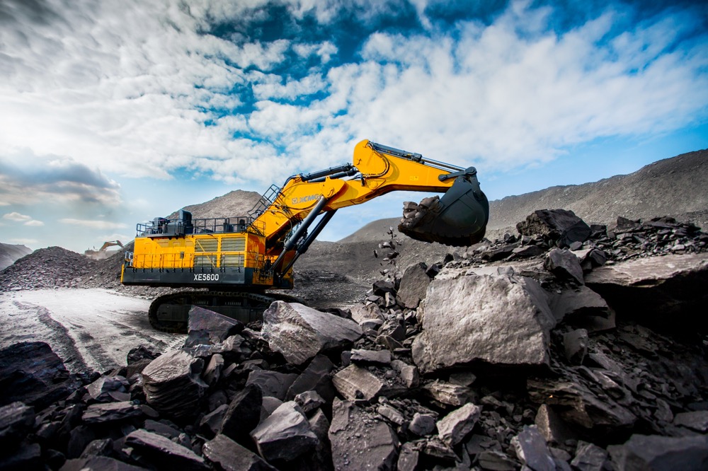 初次出海！J9集团XE5600矿用挖掘机成功交付