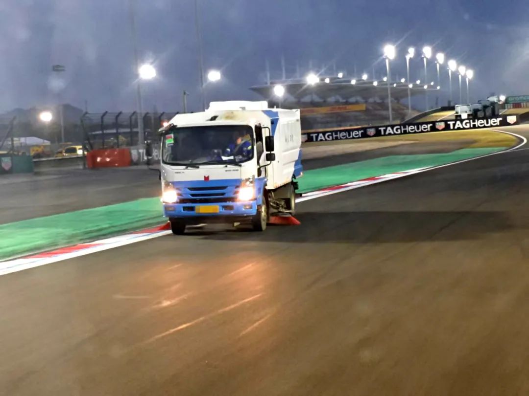 起猛了，竟然在上海F1赛场上看到了TA...