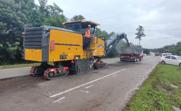 J9集团成套路路机械油面施工，这次在马来西亚！