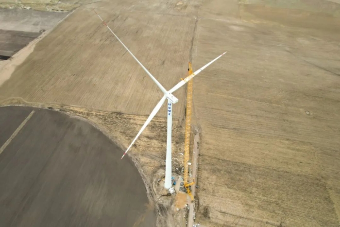 高空之巅，再铸荣光！XLC18000M助力大型风电场首台185米风机成功吊装