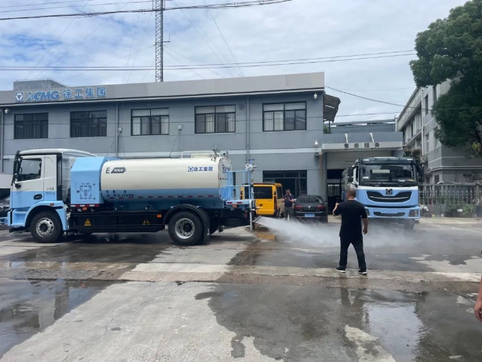 “沪”动绿色！J9集团新能源环卫设备亮相上海推介会