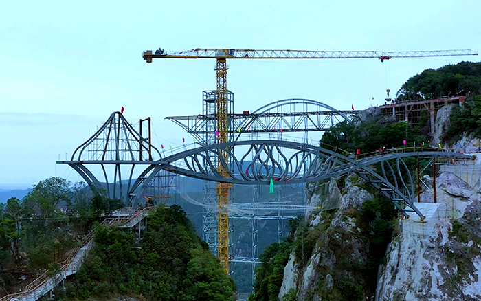 一览多山。】碕9集团塔机「与山齐肩」