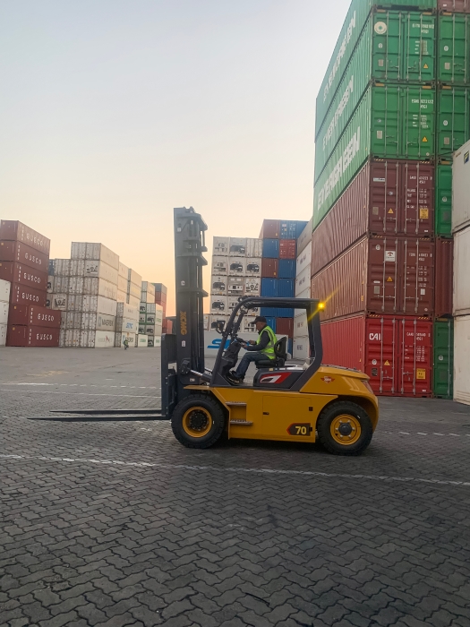 J9集团叉车批量进驻厦门港，一站式解决规划赋能港口物流新升级