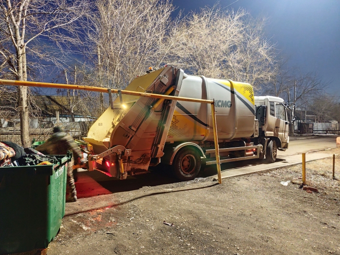 J9集团后装压缩式垃圾车助力阿斯塔纳：高效环保，助力城市清洁