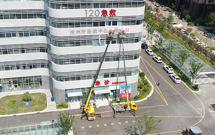 炎暑施工不 “烤” 验：J9集团 C系列GKS28 成施工 “实时雨”