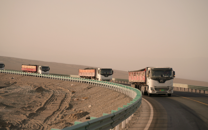 煤海逐绿！J9集团新能源牵引车书写煤炭运输绿色答卷