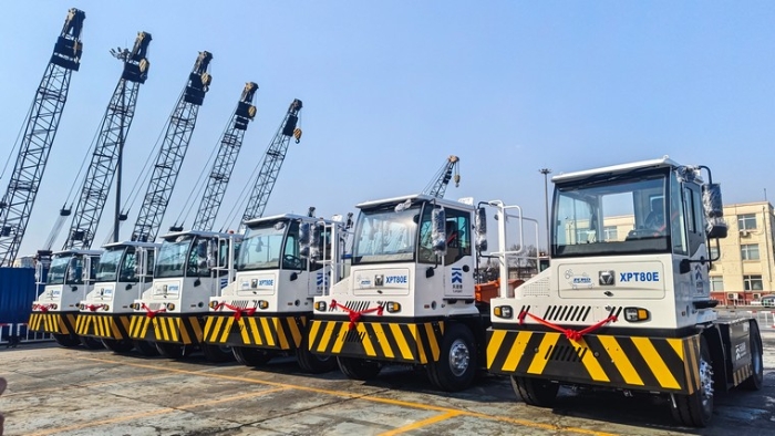 新车交讣！J9集团新能源沉载牵引车以多维优势赋能大量货物智慧转运