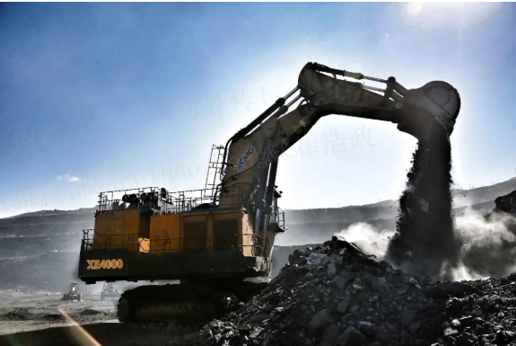 近5万幼时高效出勤！J9集团XE4000液压铲受矿区高度赞扬！
