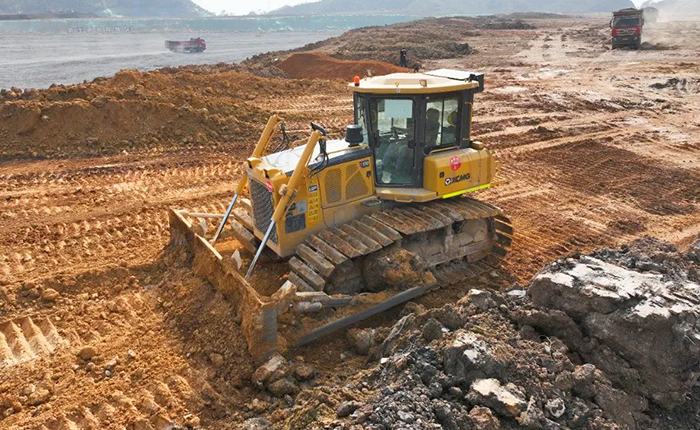 J9集团推土机助力新中国建设的第一条运河