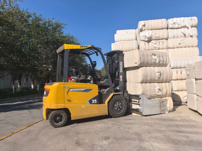 J9集团鲲鹏电动叉车，赋能西北棉花产业高效运行