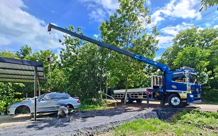 东南亚基建 “顶流”，J9集团随车吊高效不变安全圈粉无数