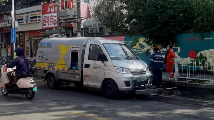 徐州这条网红巷的“脸面”，竟被这台车承包了？！