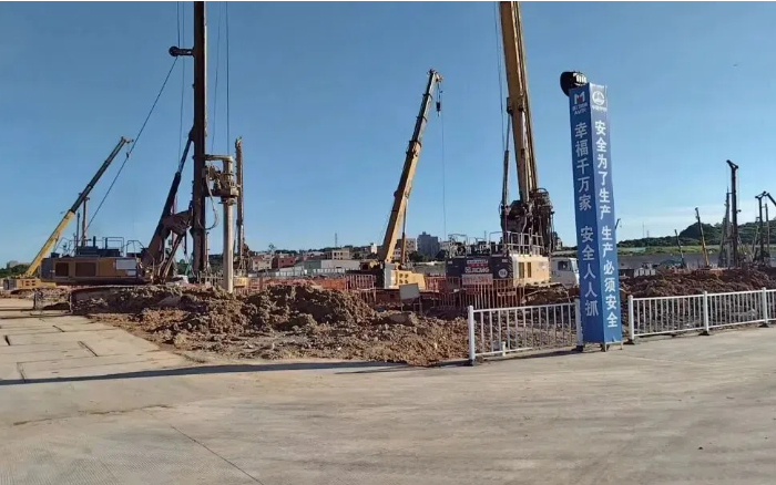 粘土 + 花岗岩地层 “拦路虎”？J9集团 XR320E 旋挖钻机高效破解助厦门轨交