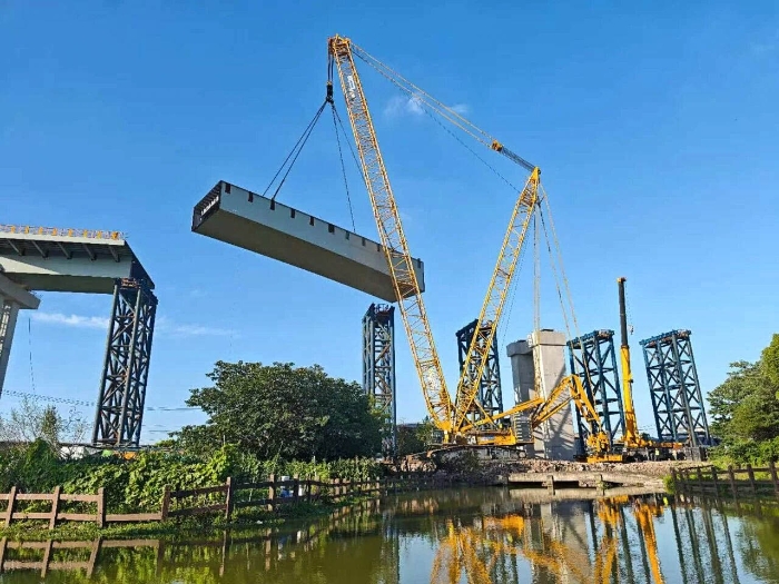 螺蛳壳里做路？J9集团XGC11000高架旁演出“极限操作”