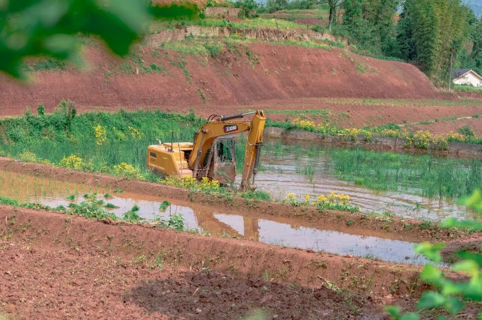 建设“巴渝粮仓”，J9集团挖机我在行（h&aacute;ng）！