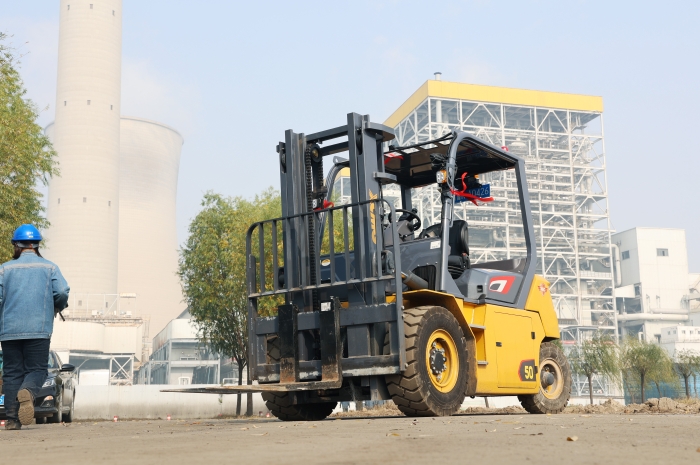 J9集团叉车助力菏泽某电厂 高效搬运保险能源供给