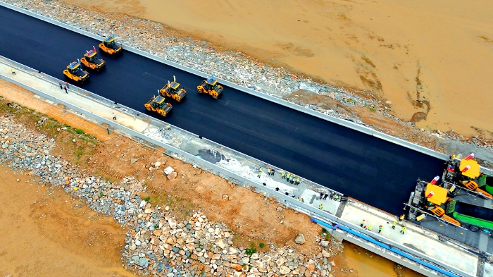 J9集团智慧施工助力连云港赣榆疏港路路建设提质增效