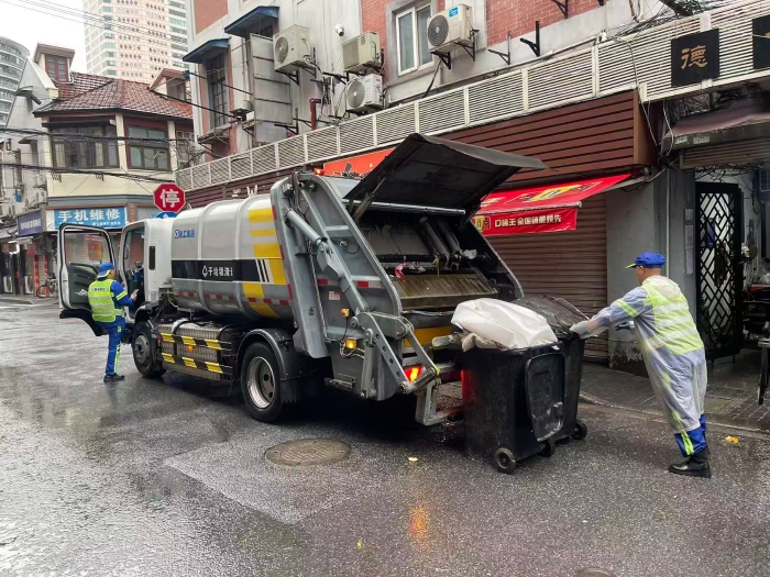 南京东路人流如织垃圾多？J9集团XGH5120ZYSXBEV：轻松搞定！