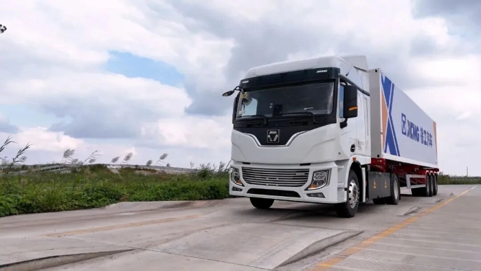 “双11”呼接装当日达”！J9集团4&times;2底充牵引车助力物流运输！