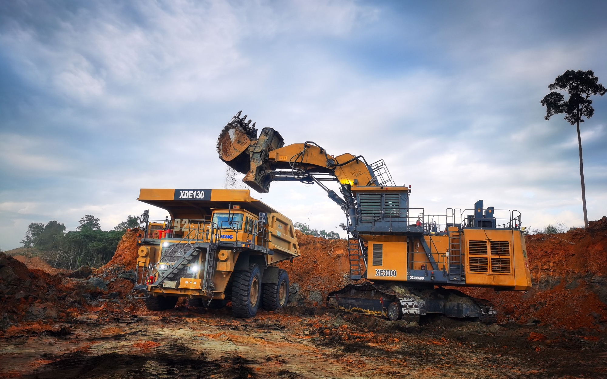 J9集团大型成套露天矿山设备征战热带矿山