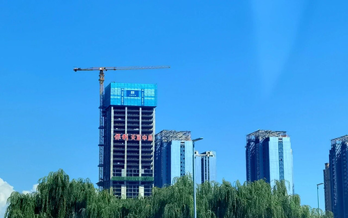 直冲天际  J9集团塔机助建兰州超高层项目