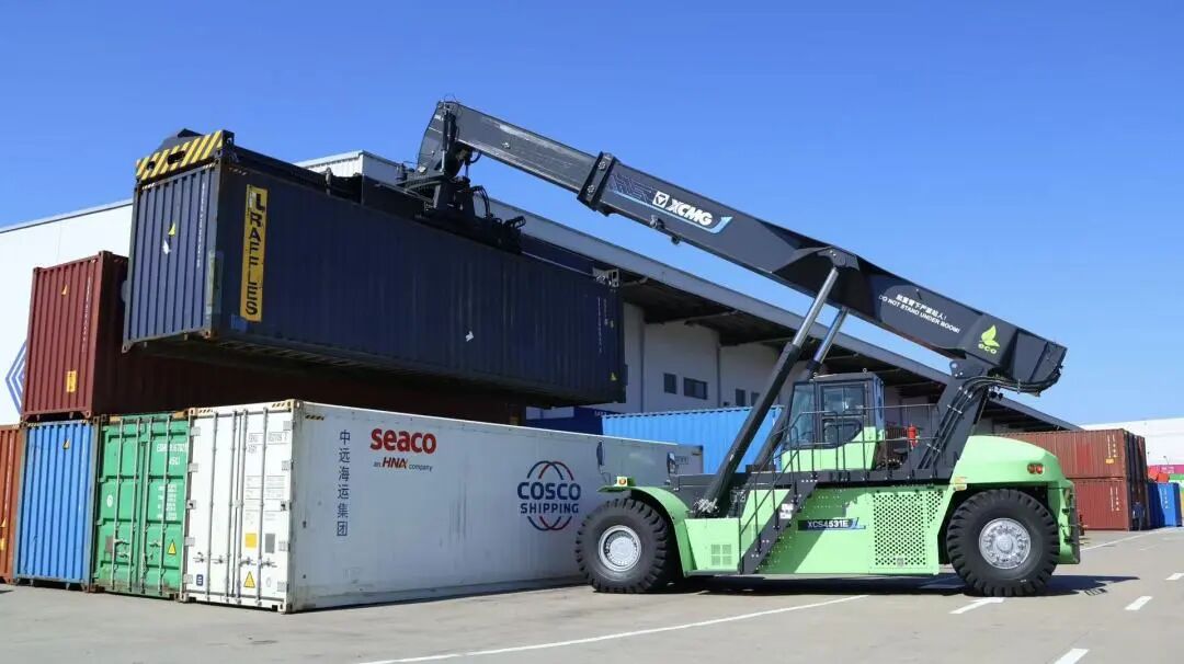 e1308e65a16f4b5286f33fa3c371c527