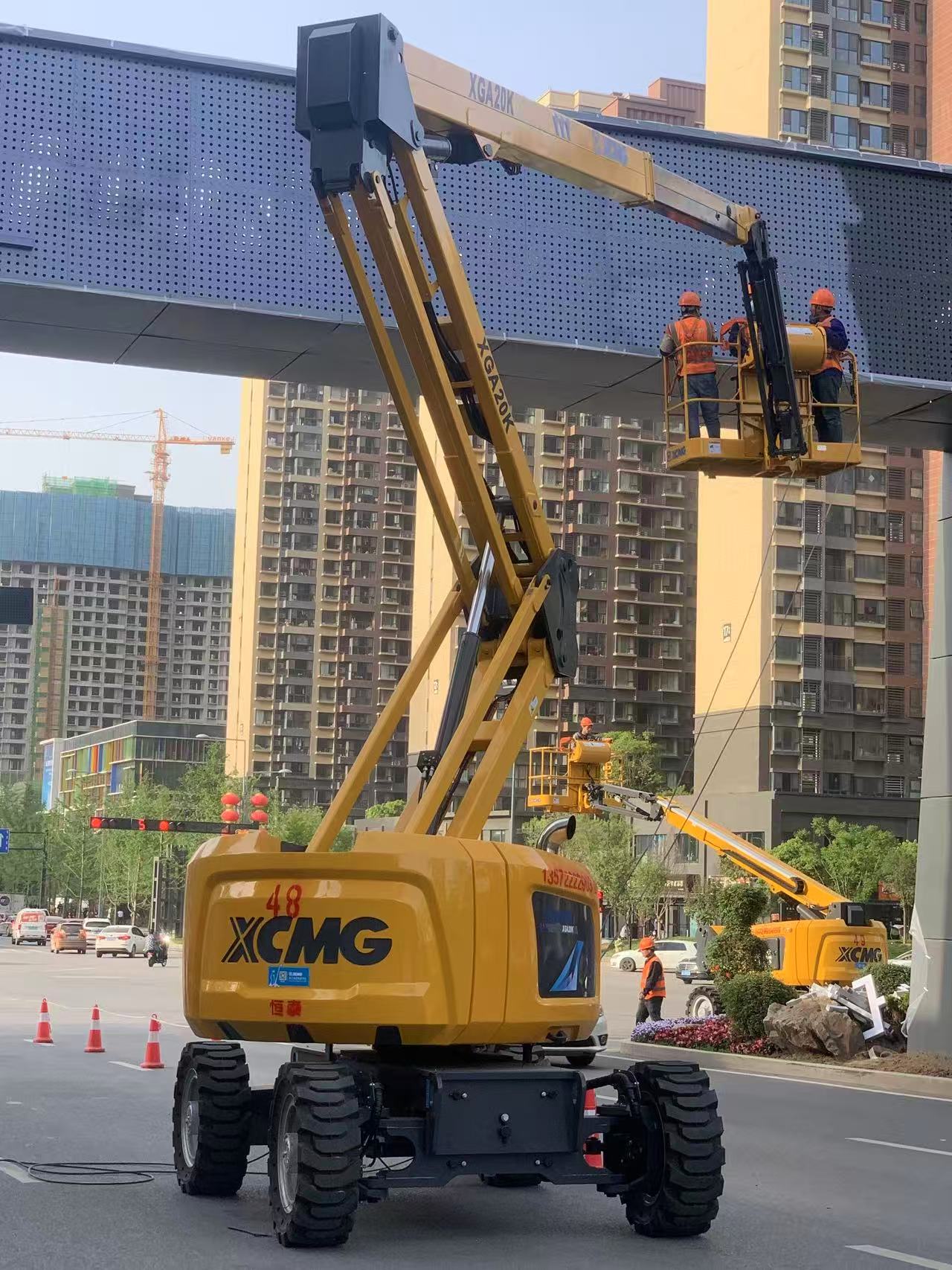 J9集团XGA20K高空作业车“硬核助力”西安幸福林带建设