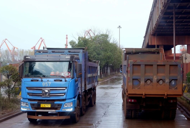 大港焕新！J9集团新能源自卸车助力港口物流绿色转型