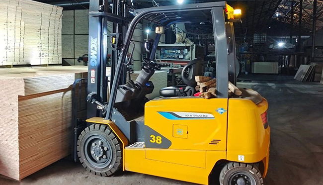 “鲲鹏展翅，板材搬运无压力！”