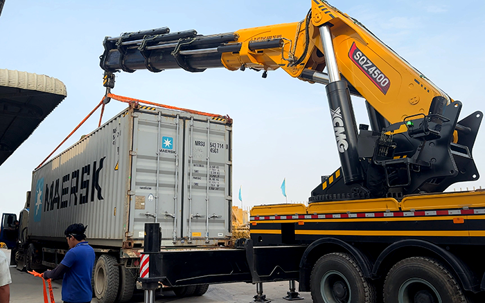 东南亚“转运王牌”！ J9集团SQZ4500C集装箱作业稳准快